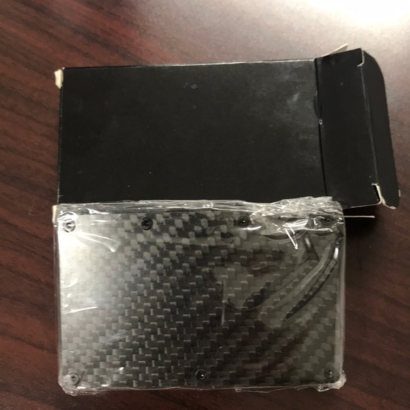 Carbon Fiber Minimalist Wallet with money clip - Picture 2 of 3